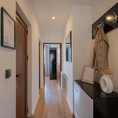 아파트 Hyggemate - 2 Bed Warm In 서르니차
