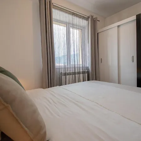 בית נופש Hyggemate - 2 Bed Warm In סרניצה